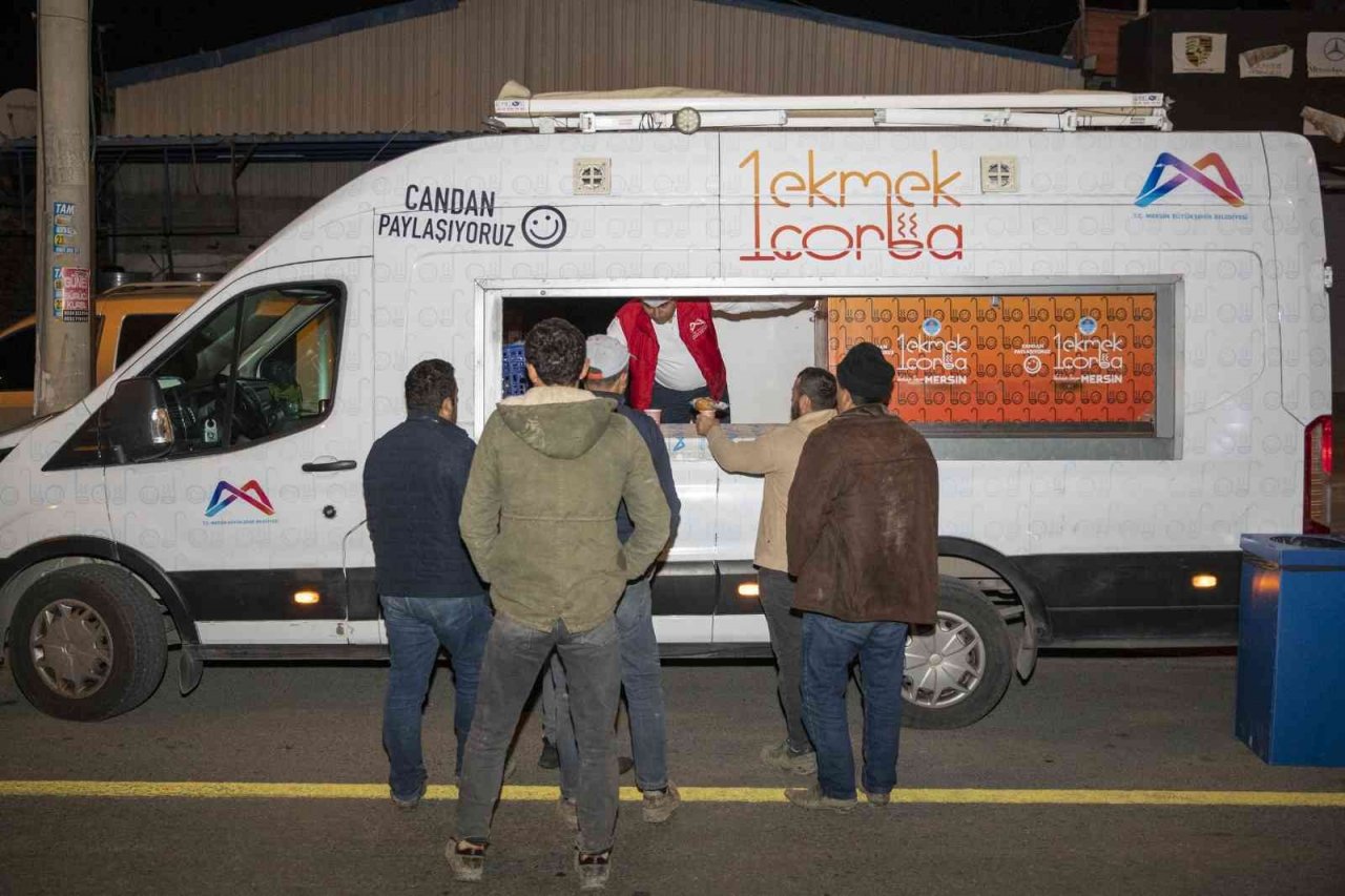 Mersin’de tarım işçilerinin sabah çorbası belediyeden