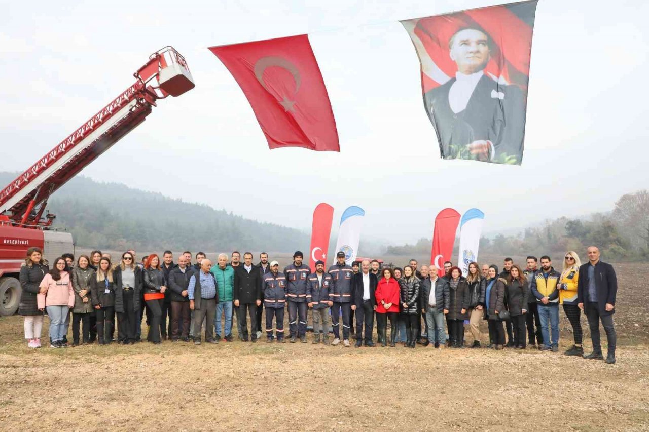 Mudanya Belediyesi buğday tohumlarını toprakla buluşturdu