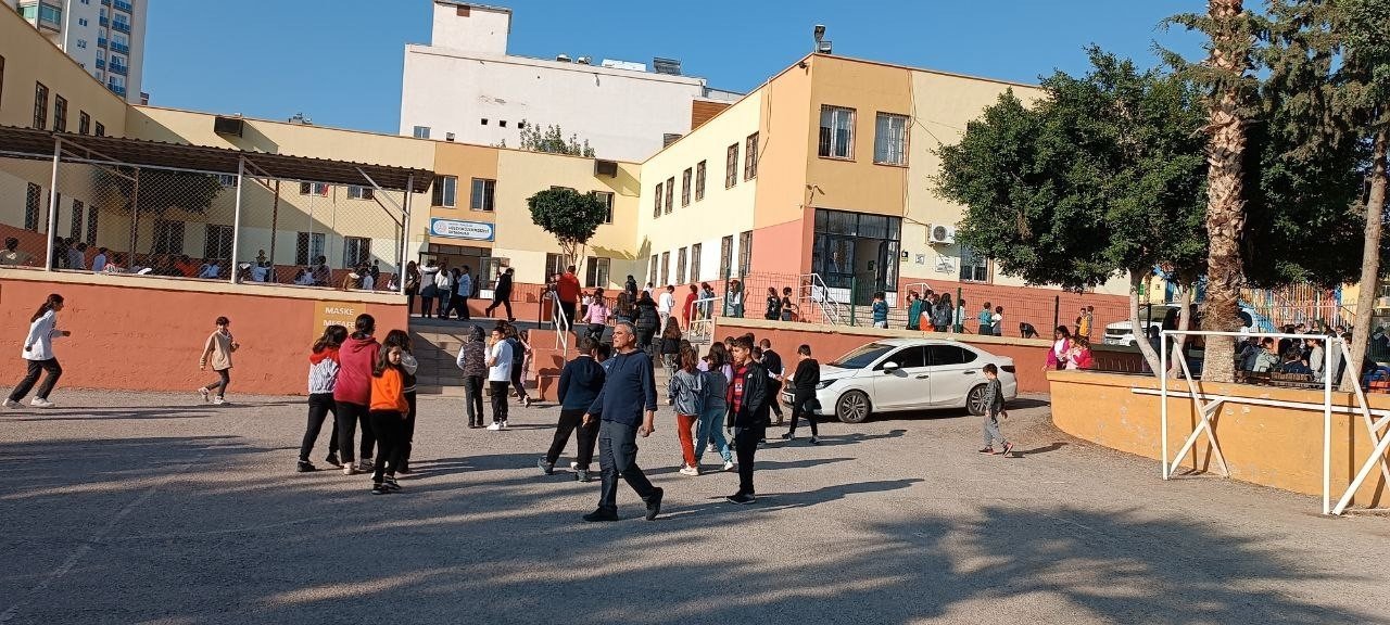 Okulda dehşet: Mersin’de kız öğrenci tuvalette bıçaklanarak öldürüldü