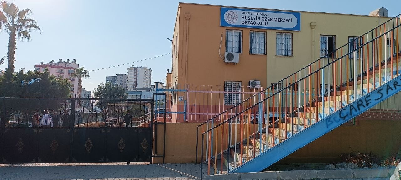 Okulda dehşet: Mersin’de kız öğrenci tuvalette bıçaklanarak öldürüldü