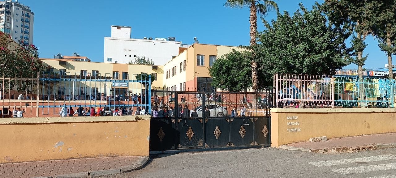 Okulda dehşet: Mersin’de kız öğrenci tuvalette bıçaklanarak öldürüldü