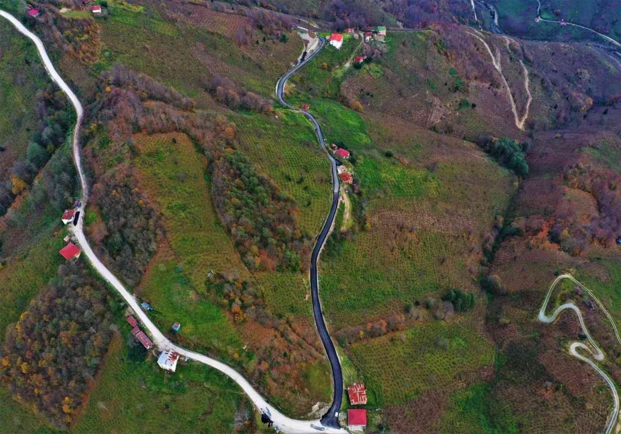 Altınordu’da sıcak asfalt çalışmaları sürüyor