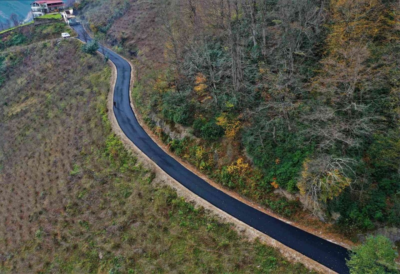 Altınordu’da sıcak asfalt çalışmaları sürüyor