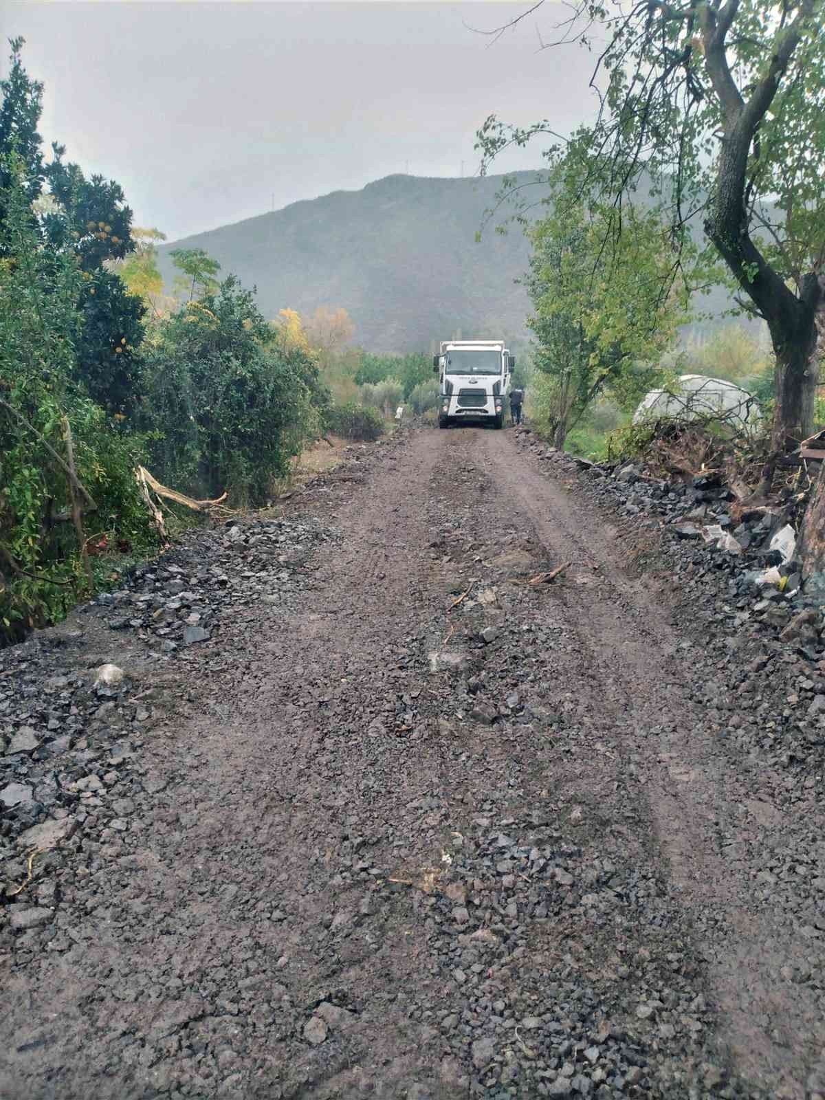 Ortaca genelinde yol bakım ve yenileme çalışmaları sürüyor