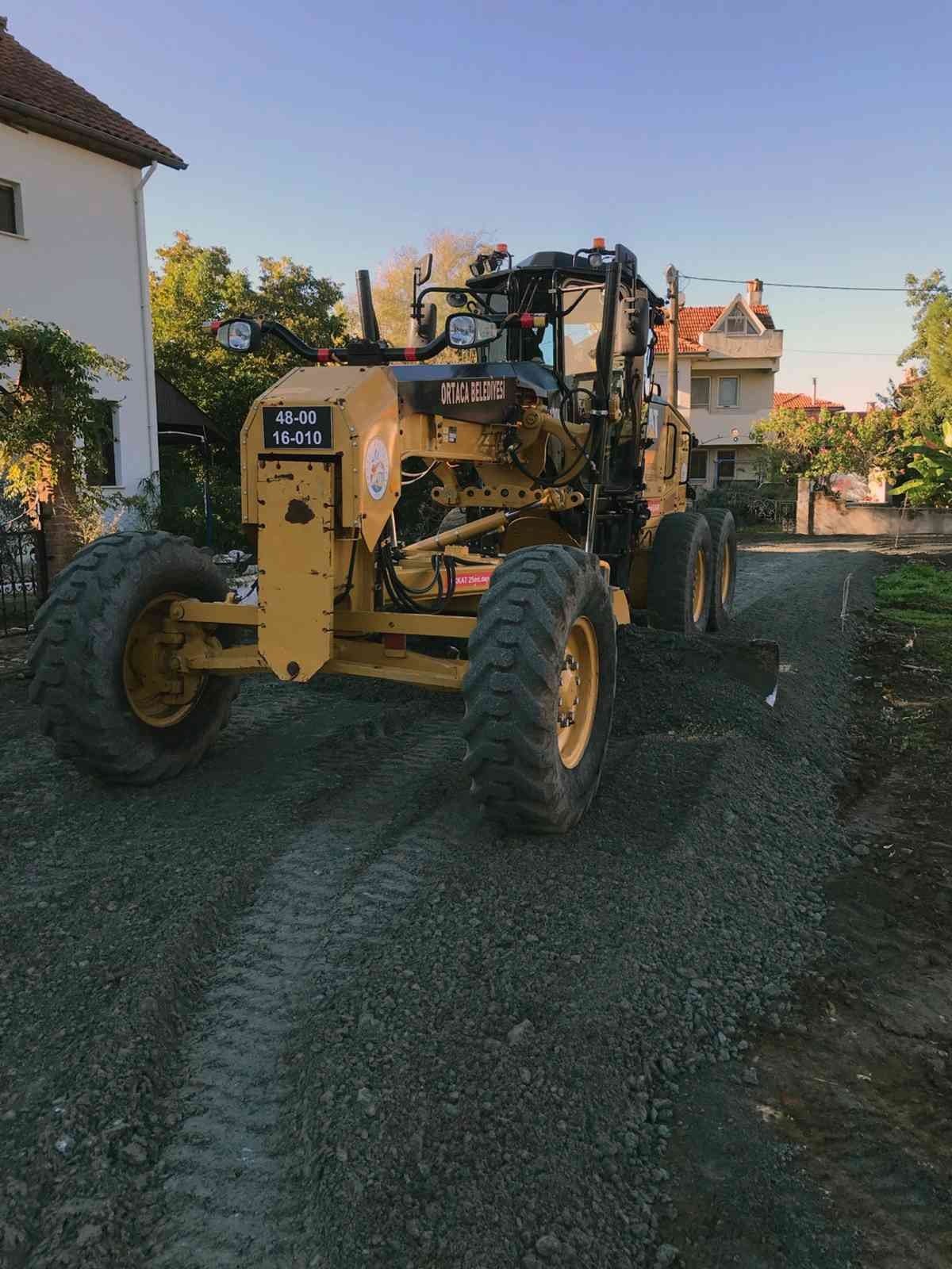 Ortaca genelinde yol bakım ve yenileme çalışmaları sürüyor