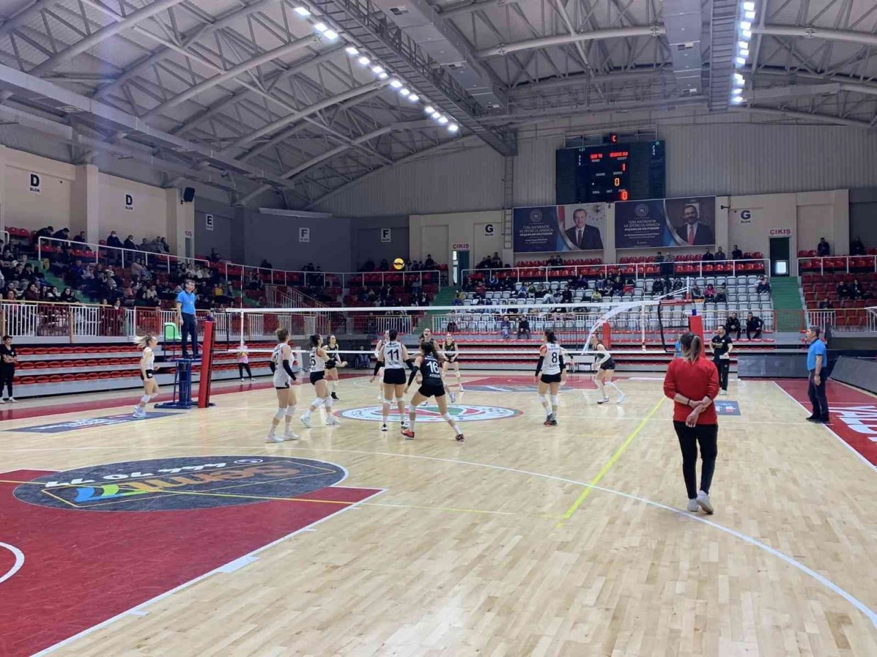 Semt 77 Yalova Spor: 3 -Bilecik Belediye Spor Kadın Voleybol Takımı: 2