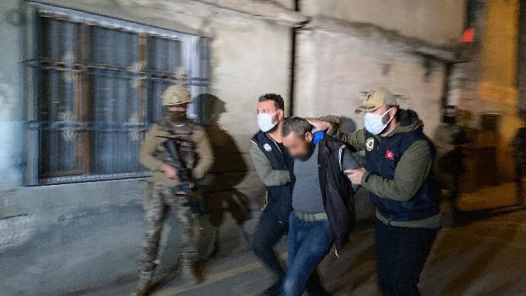 Mersin’de YPG’ye gece operasyonu