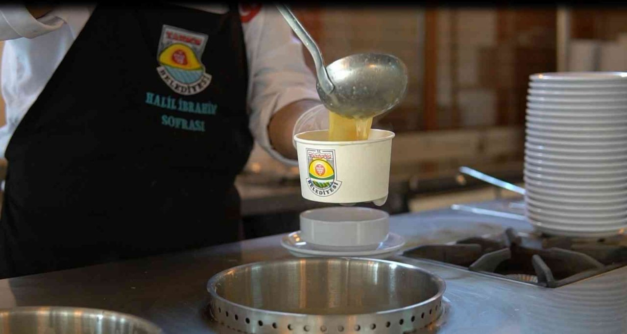 Tarsus’ta öğrencilere ücretsiz sıcak çorba