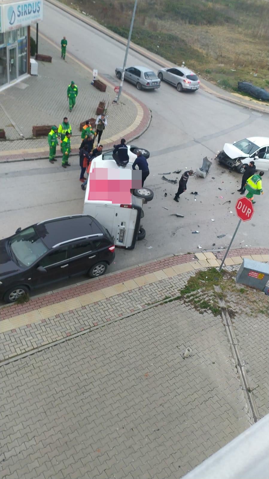 Bursa’da inanılmaz kurtuluş: Devrilen aracın altında kalmaktan son anda kurtuldu