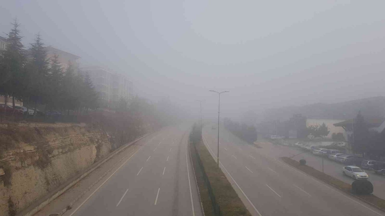 Yoğun sis şehrin tamamına hakim oldu