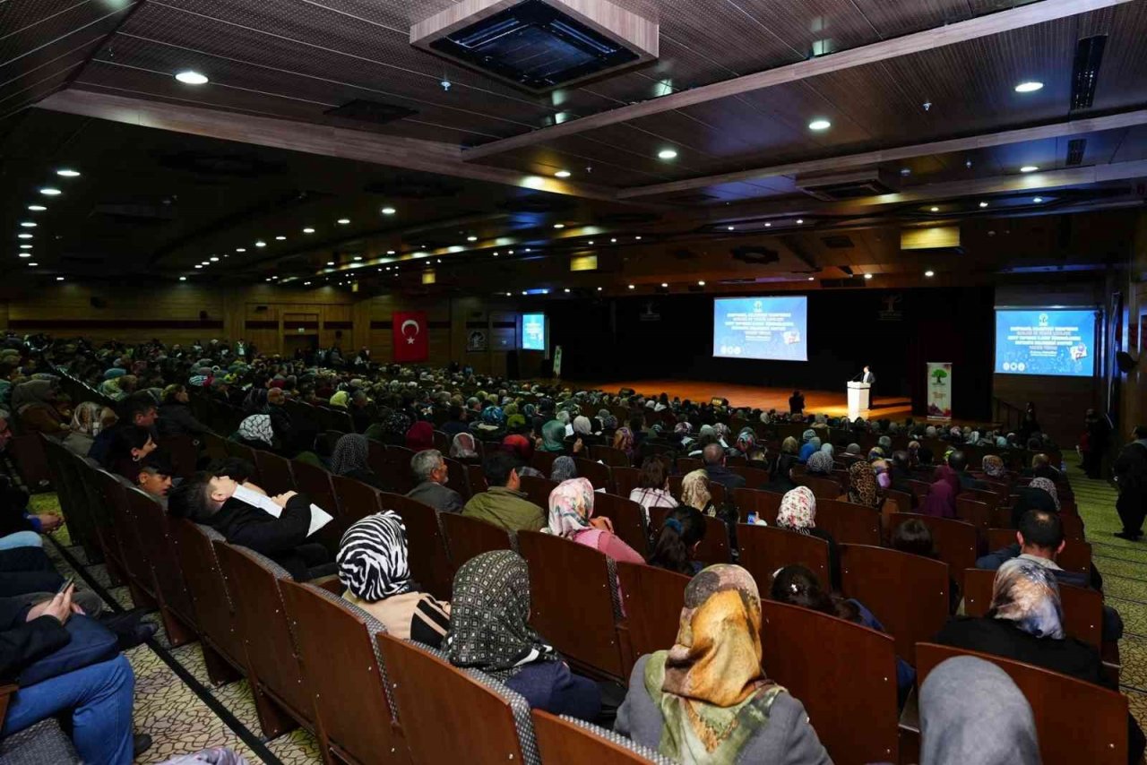 Öğrencilere kırtasiye desteği için hazırlanan kartlar teslim edildi