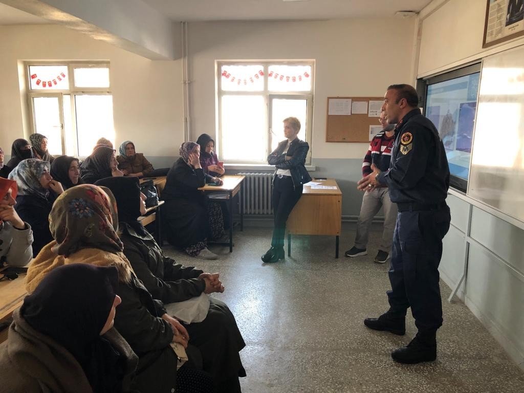 48 anne ve anne adayına narkotik eğitimi