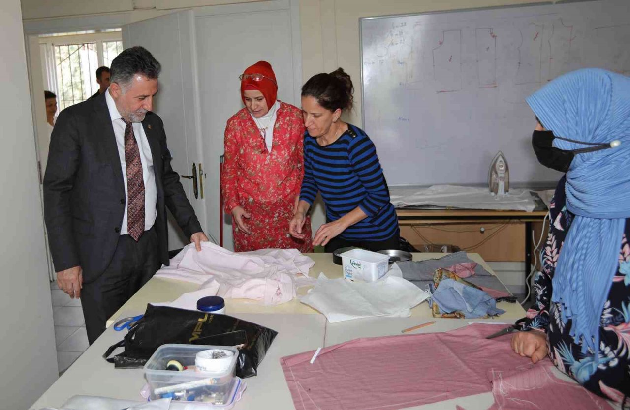 Bayraklı Belediyesinden 51 branşta kurs imkanı