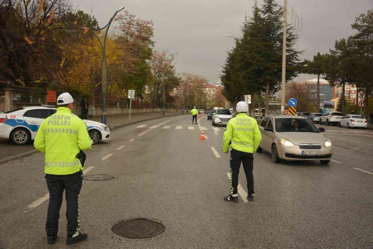 Tatvan’da zorunlu kış lastiği denetimi yapıldı