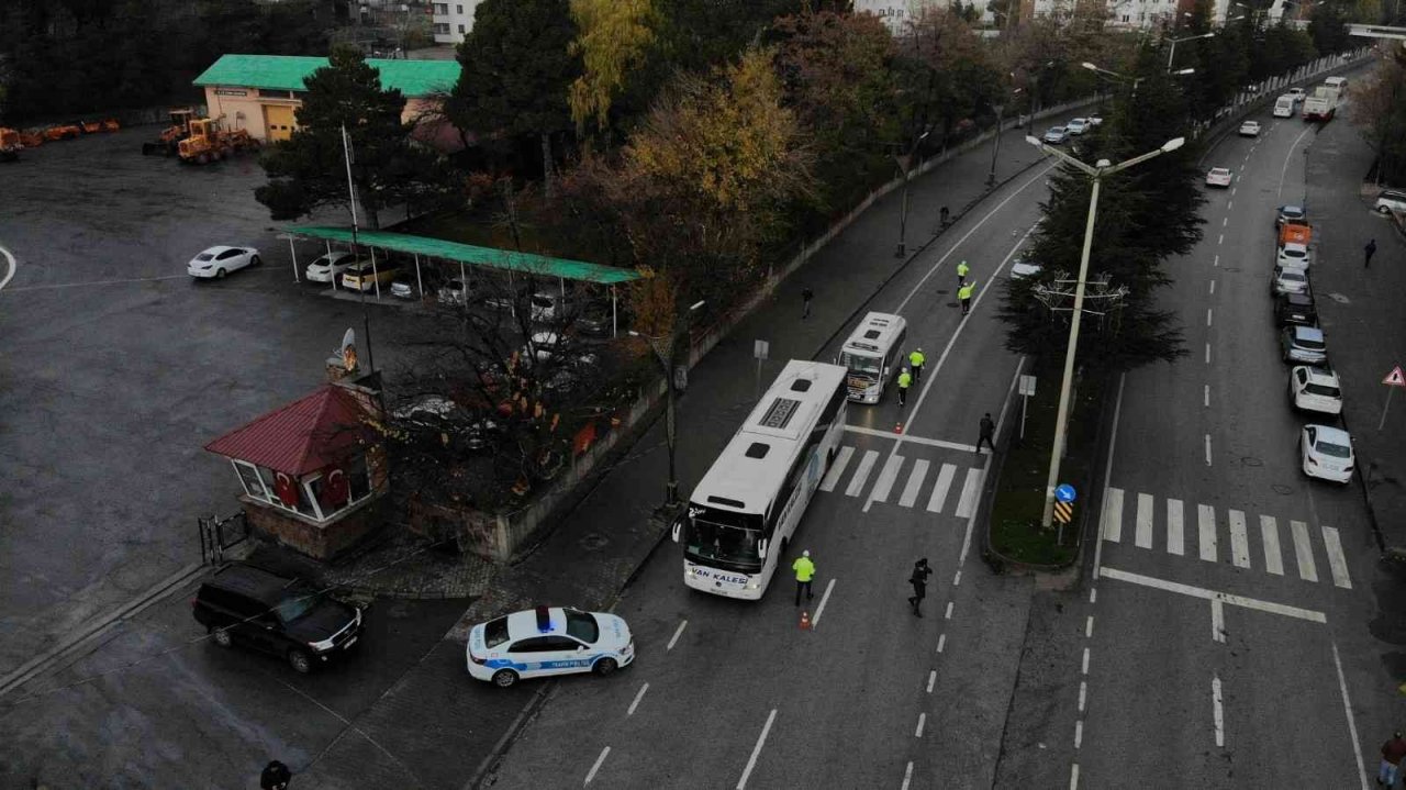 Tatvan’da zorunlu kış lastiği denetimi yapıldı