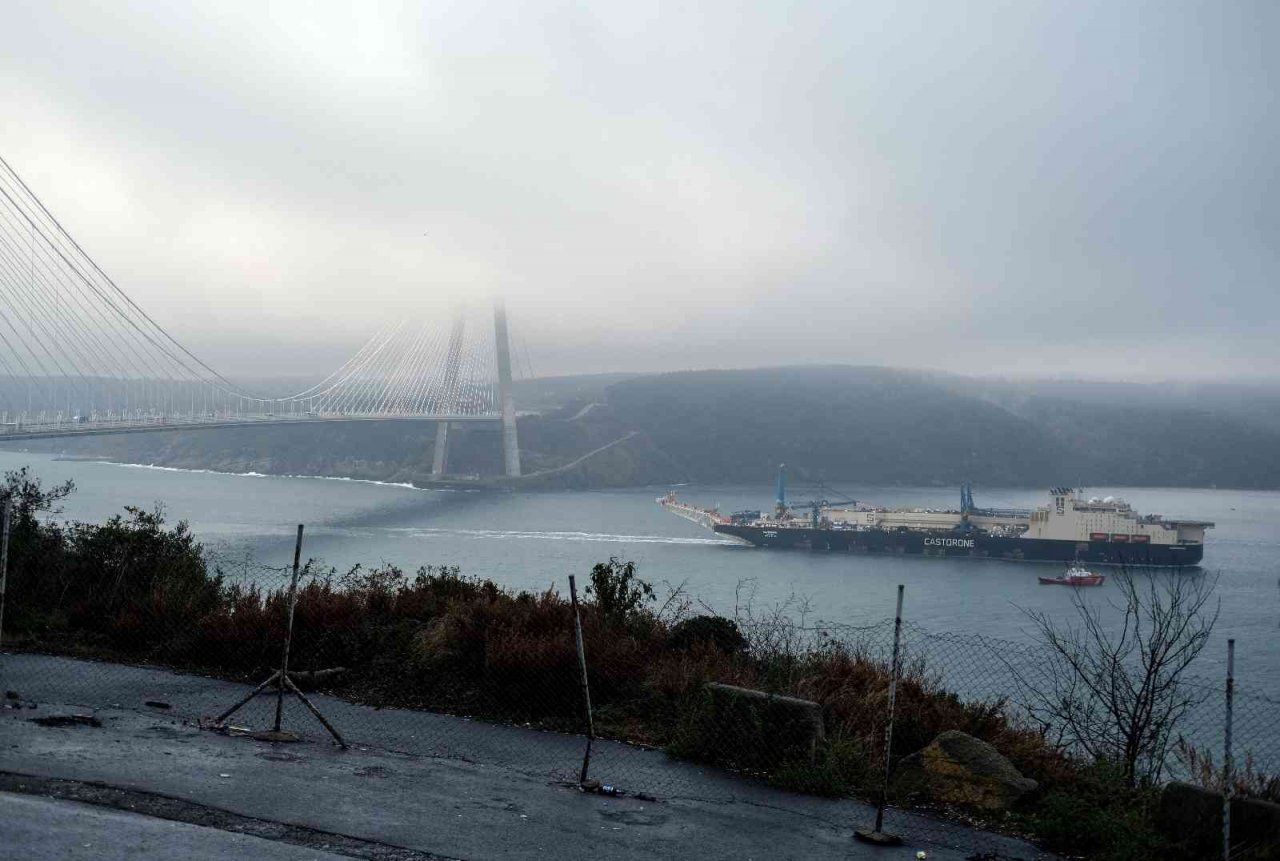’’Castorone’’ İstanbul Boğazı’ndan geçti