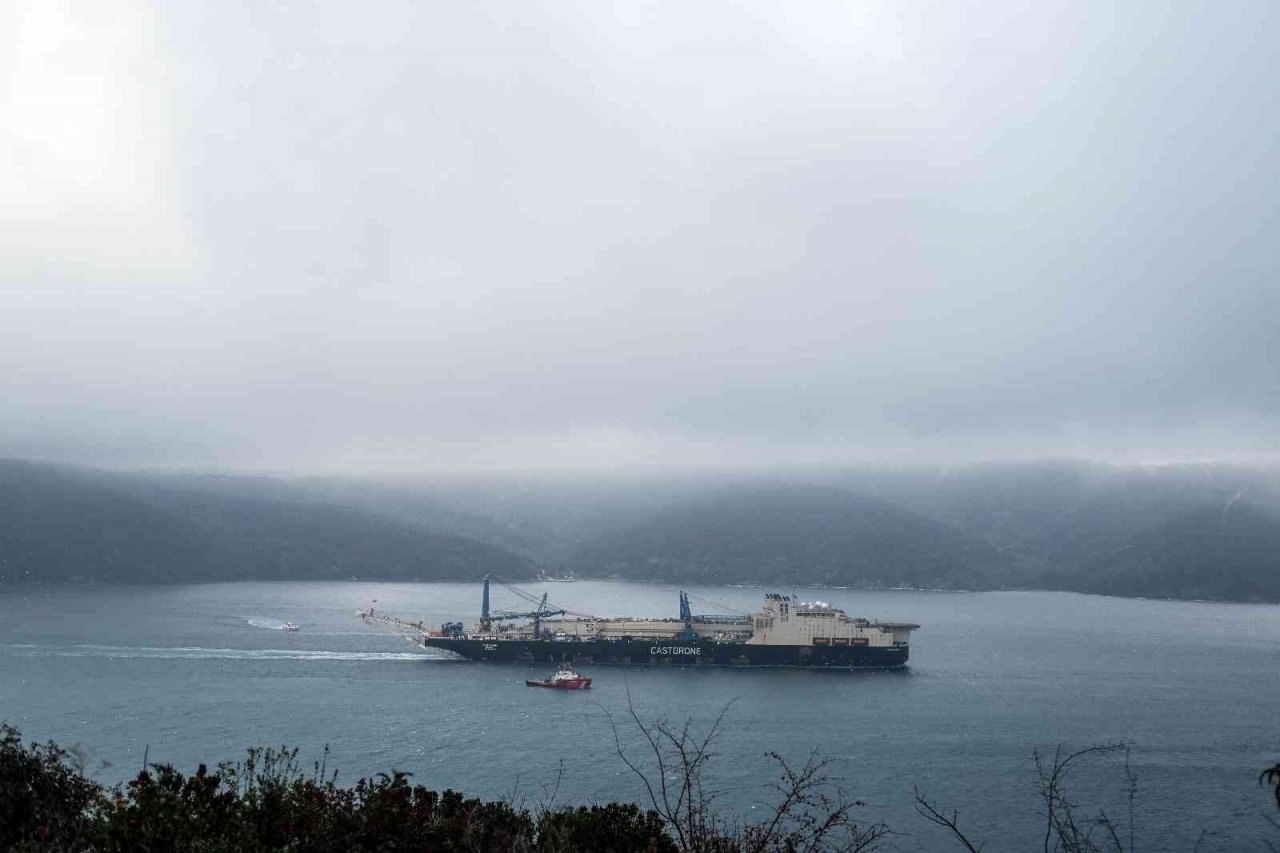 ’’Castorone’’ İstanbul Boğazı’ndan geçti