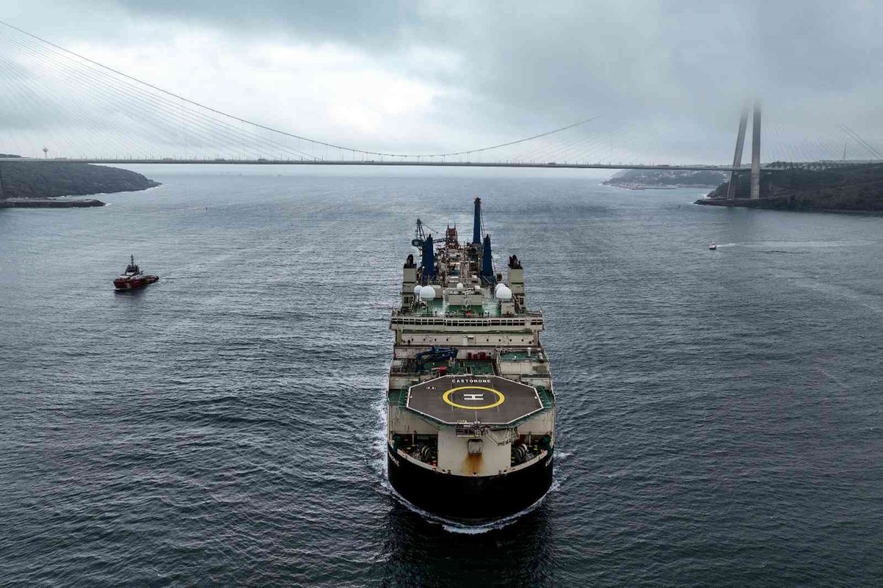 ’’Castorone’’ İstanbul Boğazı’ndan geçti