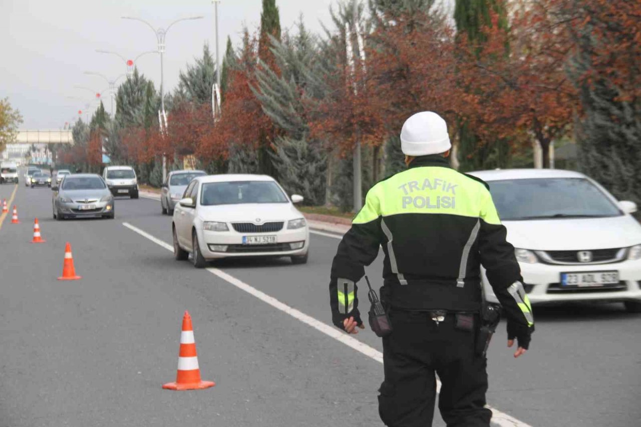 Elazığ’da kış lastiği denetimleri başladı