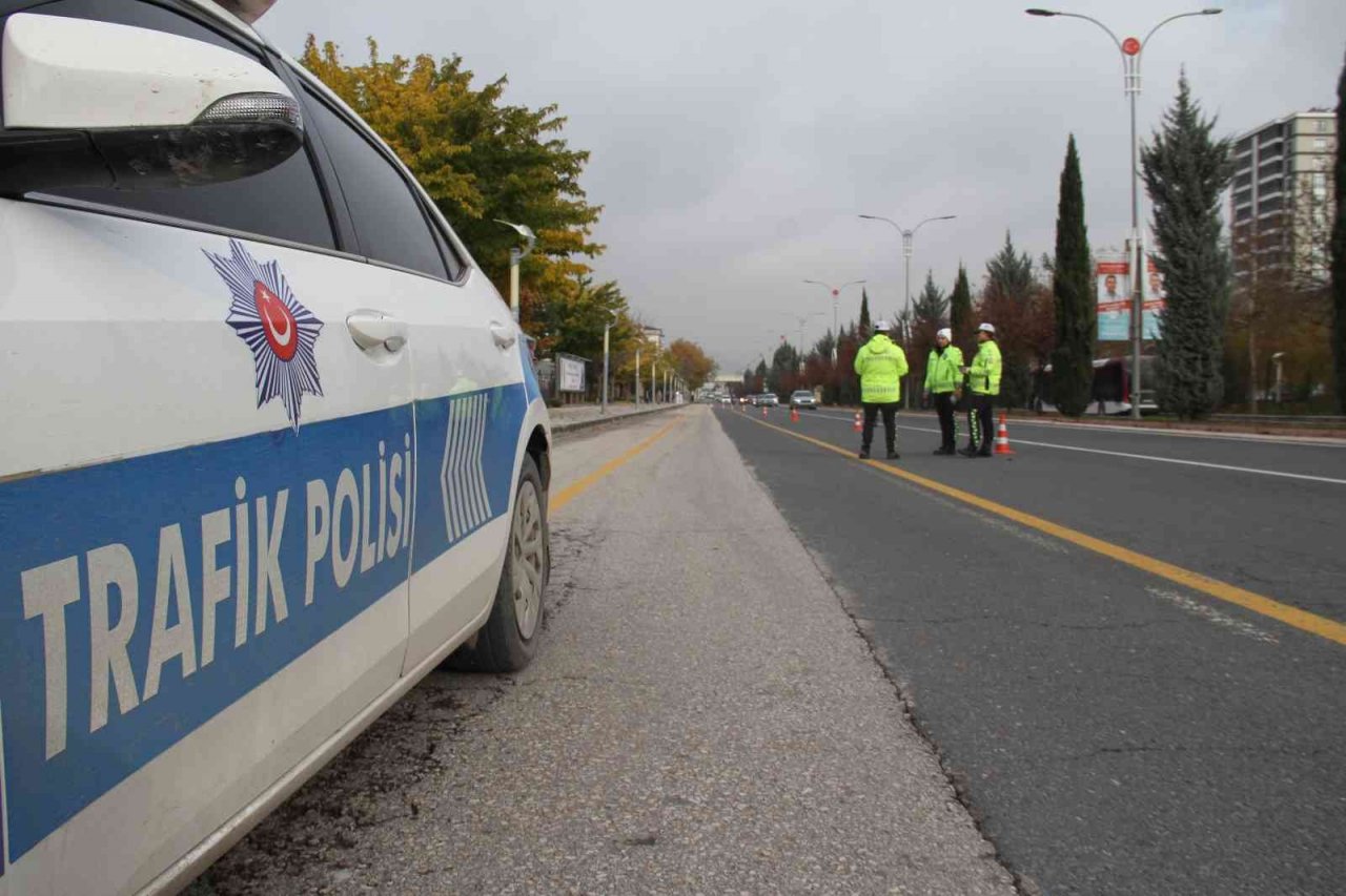 Elazığ’da kış lastiği denetimleri başladı
