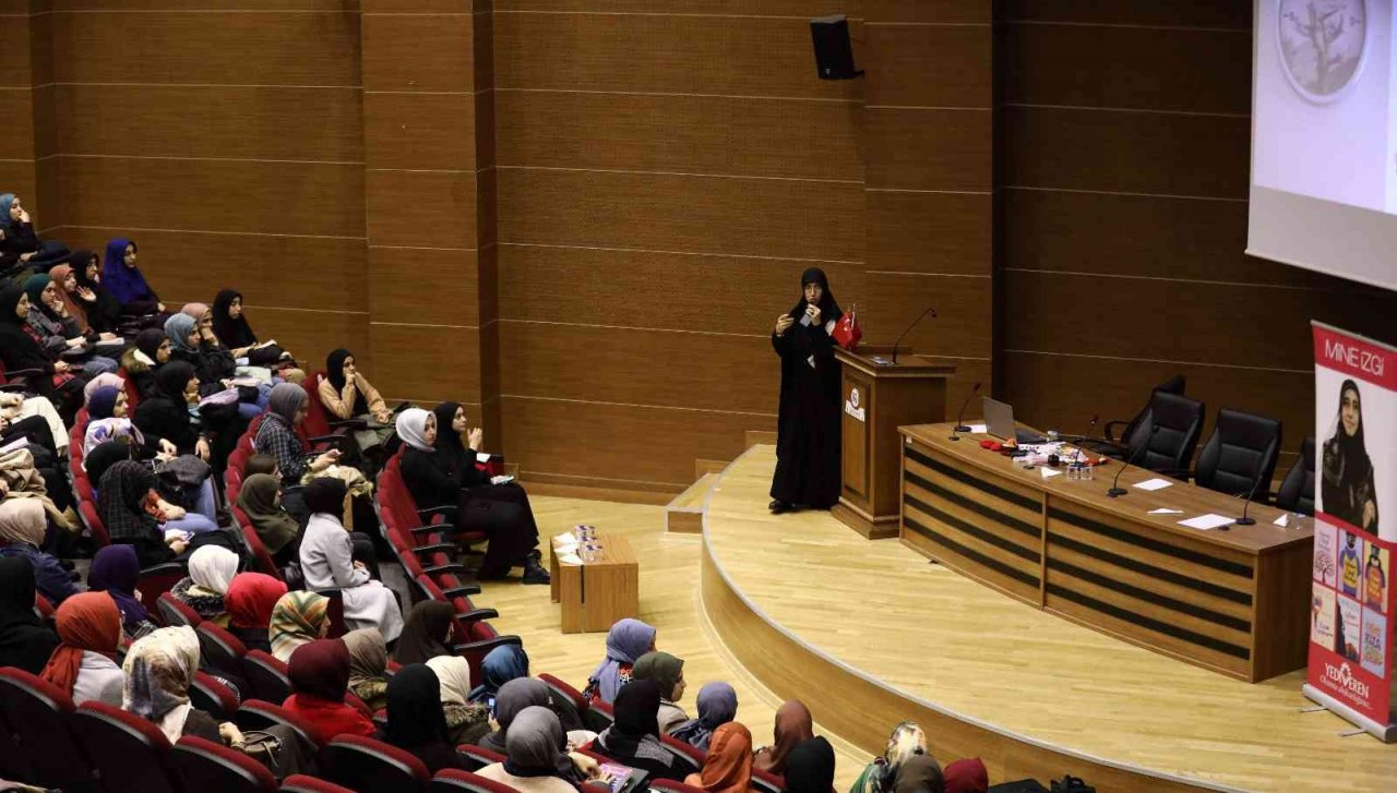 GAÜN’de "En yüce duygu annelik" konferansı