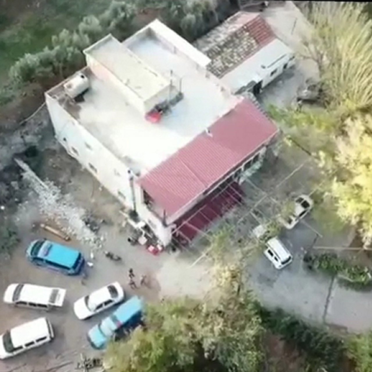 Bir evden 7’si tüfek 8 silah ile 490 adet fişek ele geçirildi