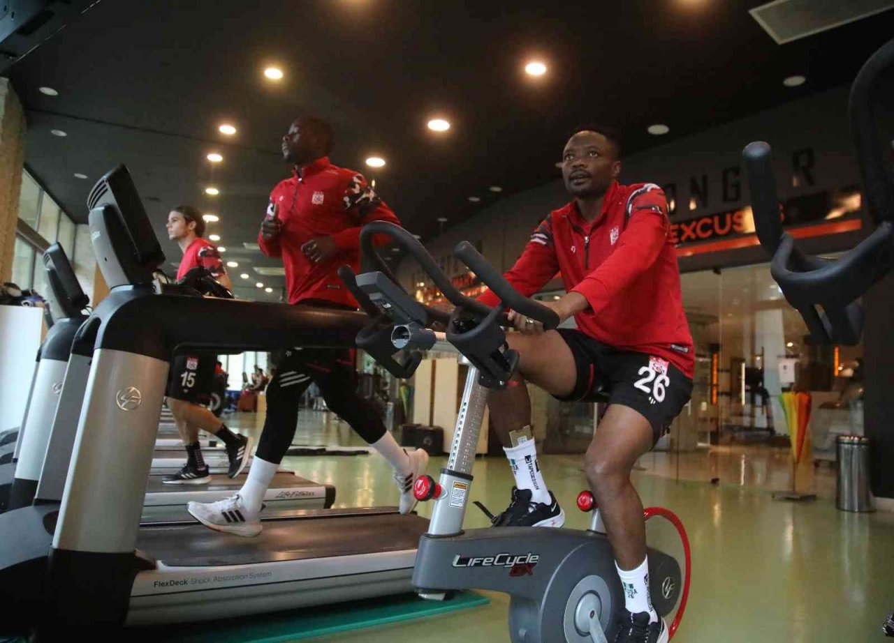 Sivasspor salonda çalıştı