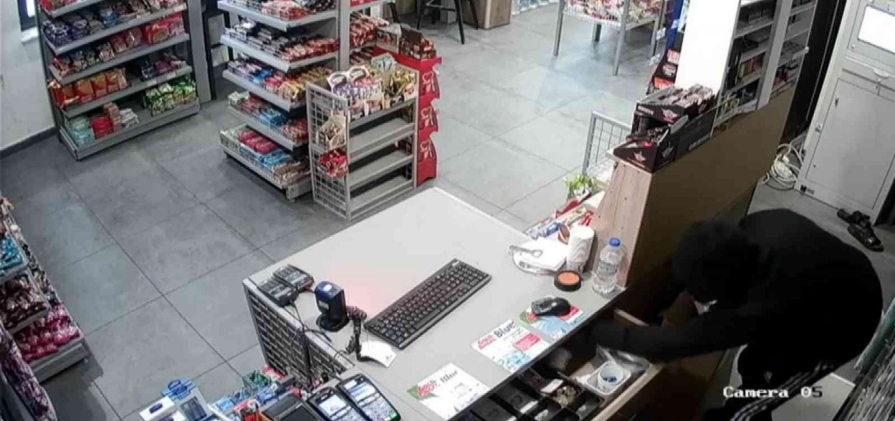 Kapüşonlu hırsız yakalandı