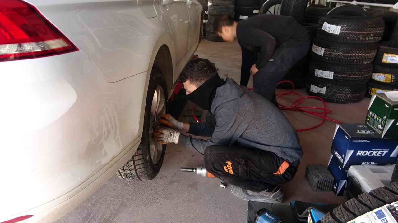 Zorunlu kış lastiği uygulaması bugün başladı: Cezası bin 152 lira