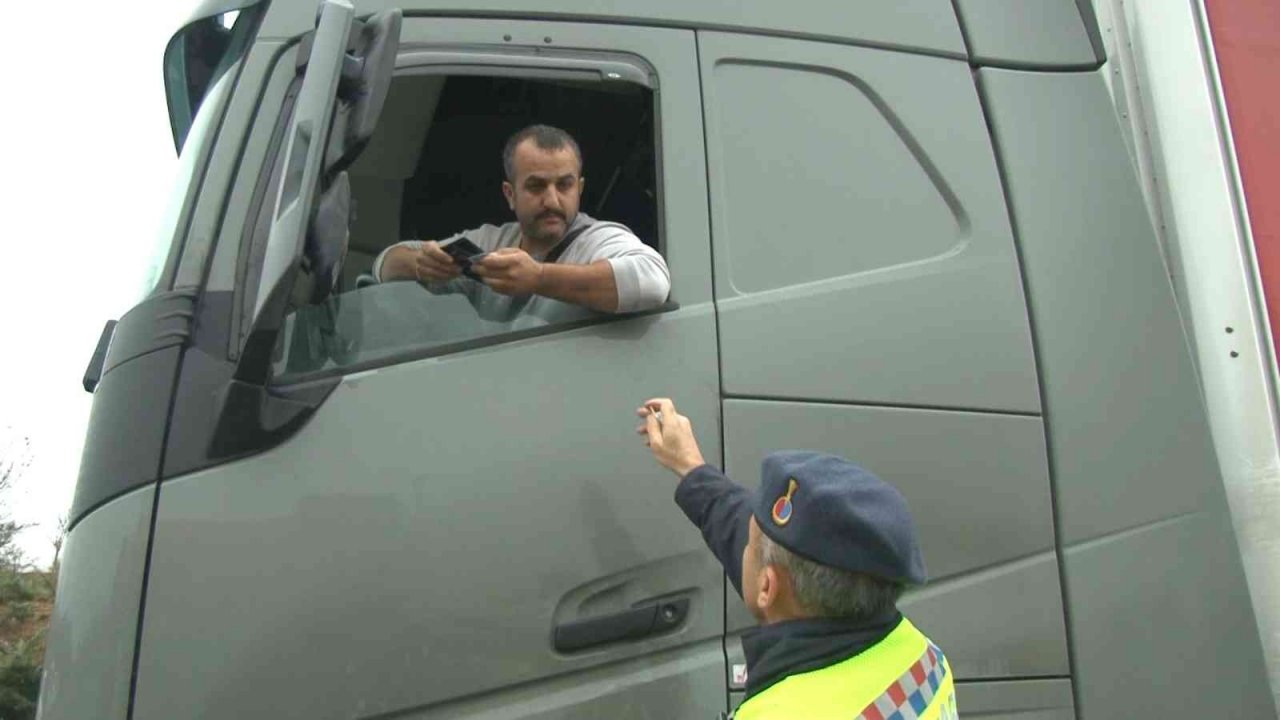 Jandarmadan kış lastiği denetimi