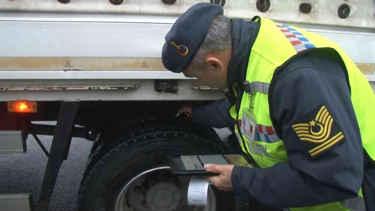 Jandarmadan kış lastiği denetimi