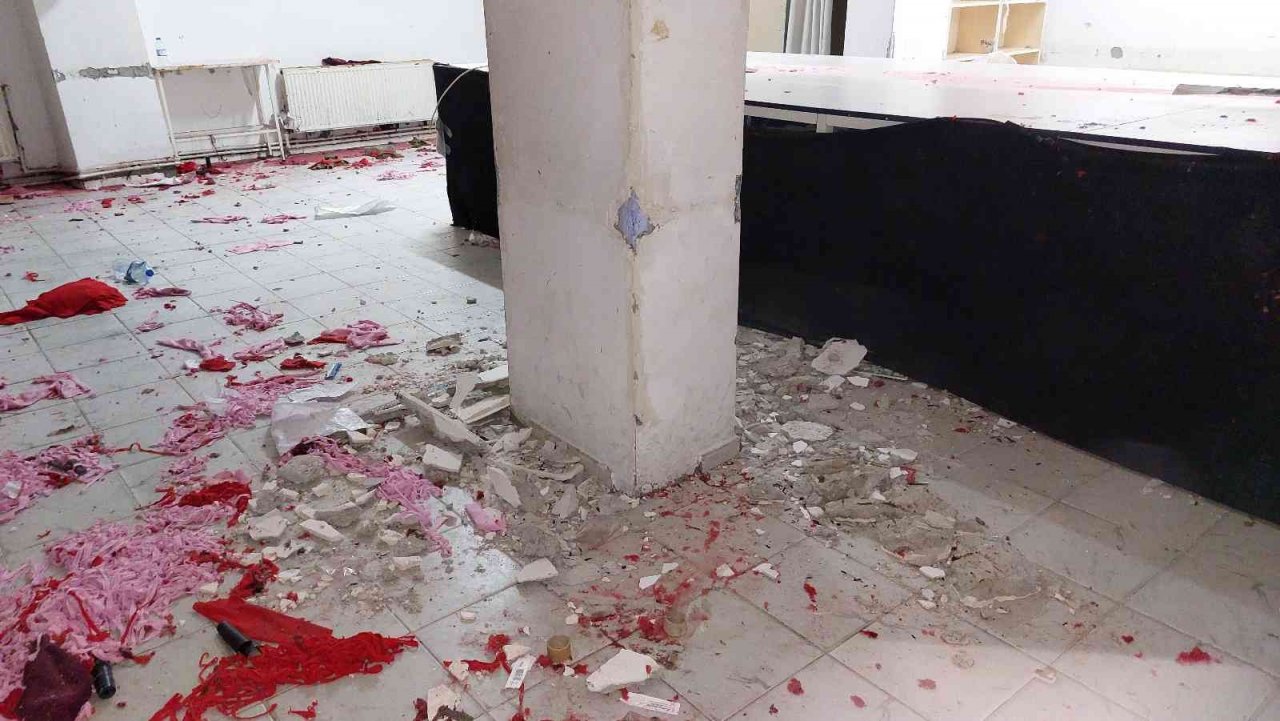 Küçükçekmece’de 24 yıllık binanın kolonları patladı