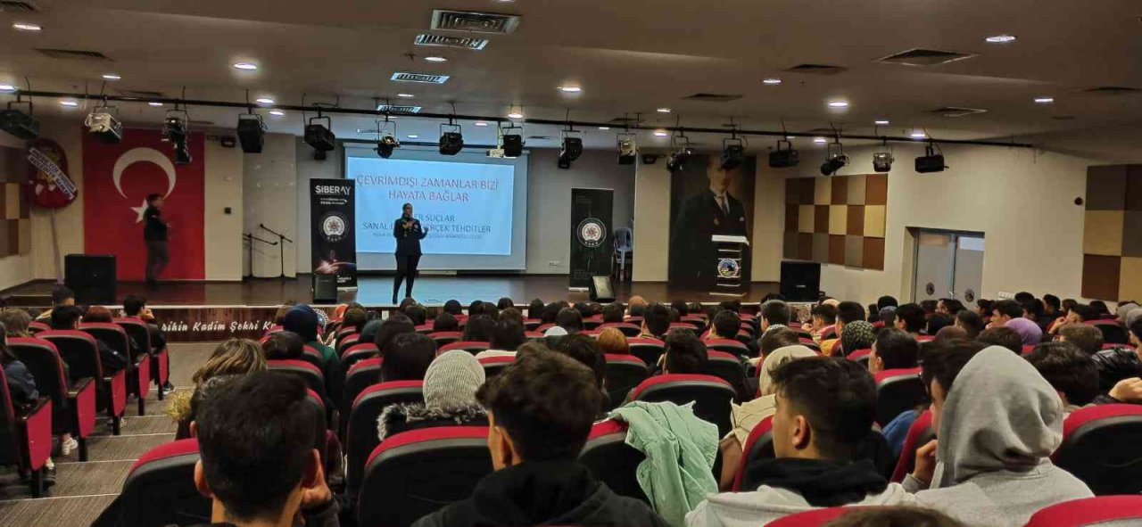 Liseli öğrencilere siber suçlarla mücadele semineri verildi