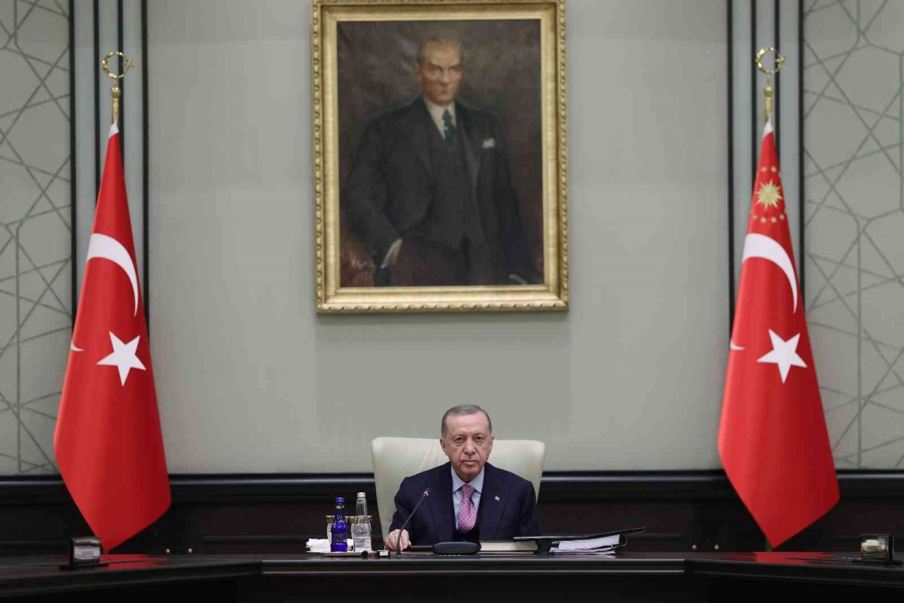 Milli Güvenlik Kurulu (MGK), Cumhurbaşkanı Recep Tayyip Erdoğan’ın başkanlığında Cumhurbaşkanlığı Külliyesinde toplandı.