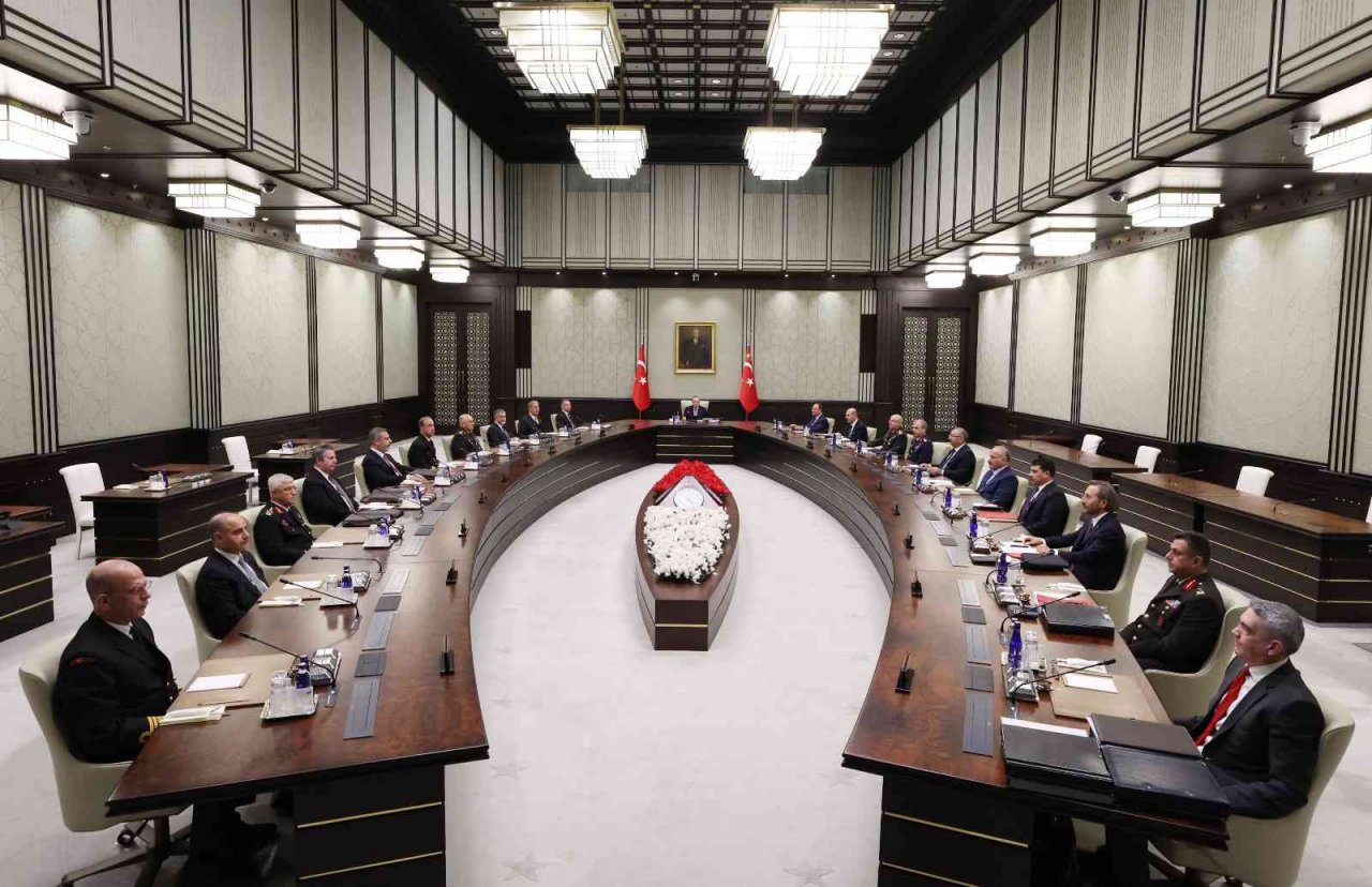 Milli Güvenlik Kurulu (MGK), Cumhurbaşkanı Recep Tayyip Erdoğan’ın başkanlığında Cumhurbaşkanlığı Külliyesinde toplandı.