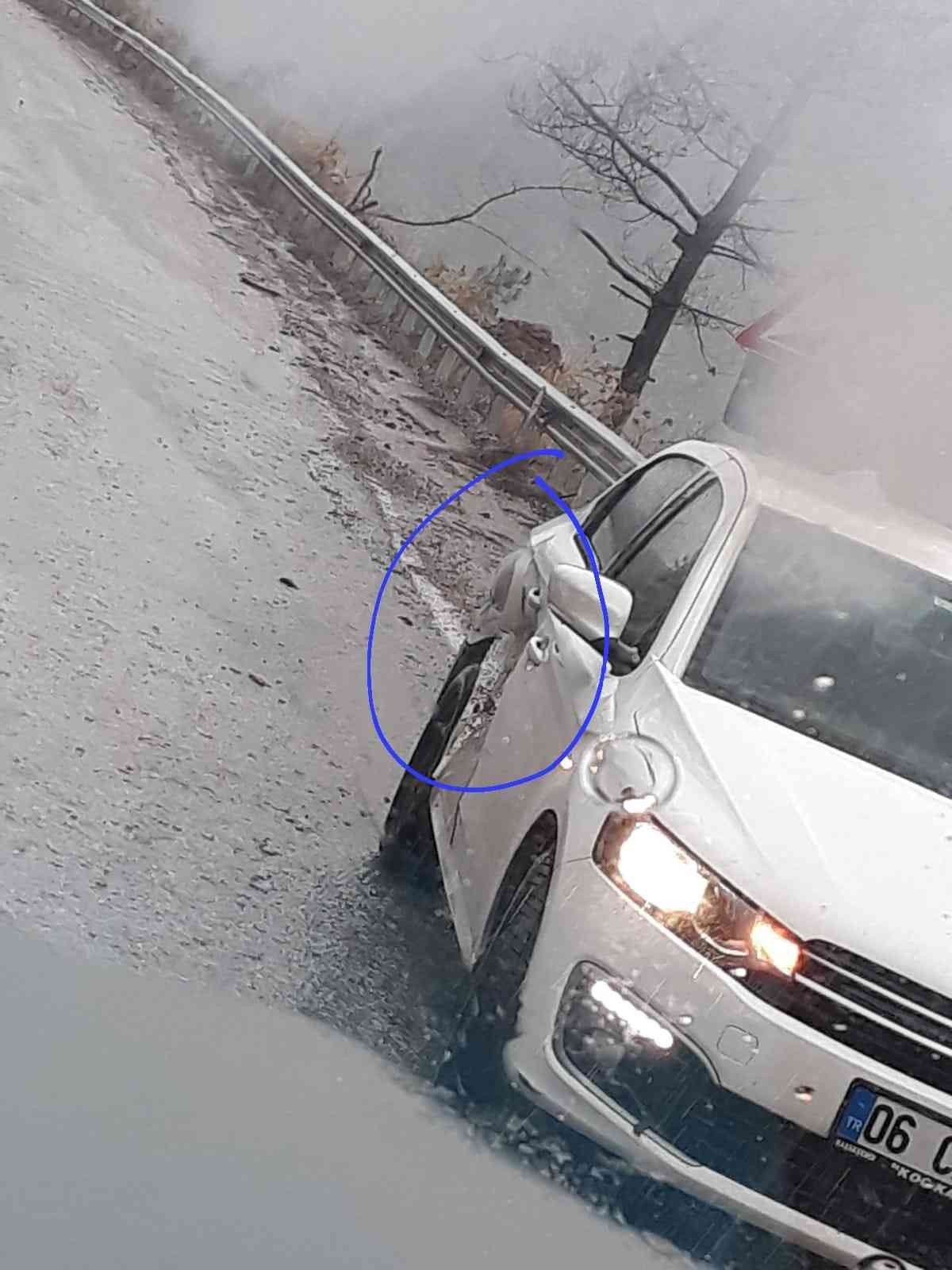 Kayanın altında kalmaktan son anda kurtuldular