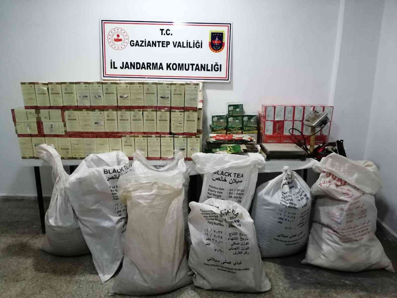 Gaziantep’te 1,5 milyon liralık kaçak teknolojik ürün ele geçirildi