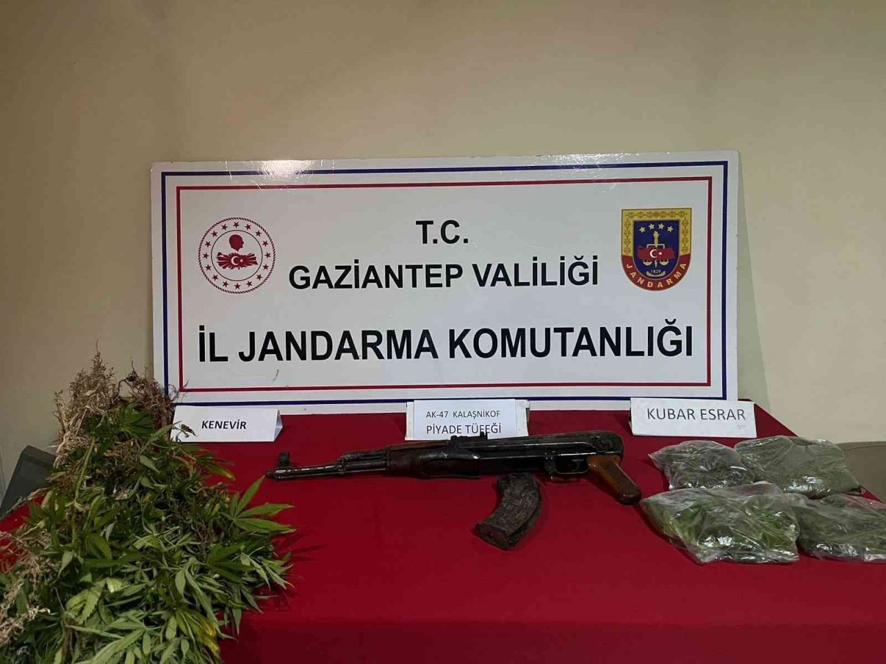 Gaziantep’te 1,5 milyon liralık kaçak teknolojik ürün ele geçirildi