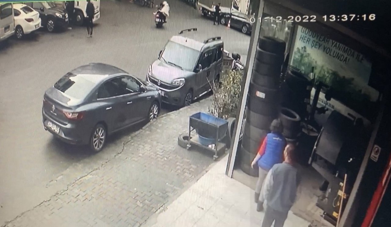 Şişli’de motosikletteki 2 kişiye silahlı saldırı: Olay anı kameraya yansıdı