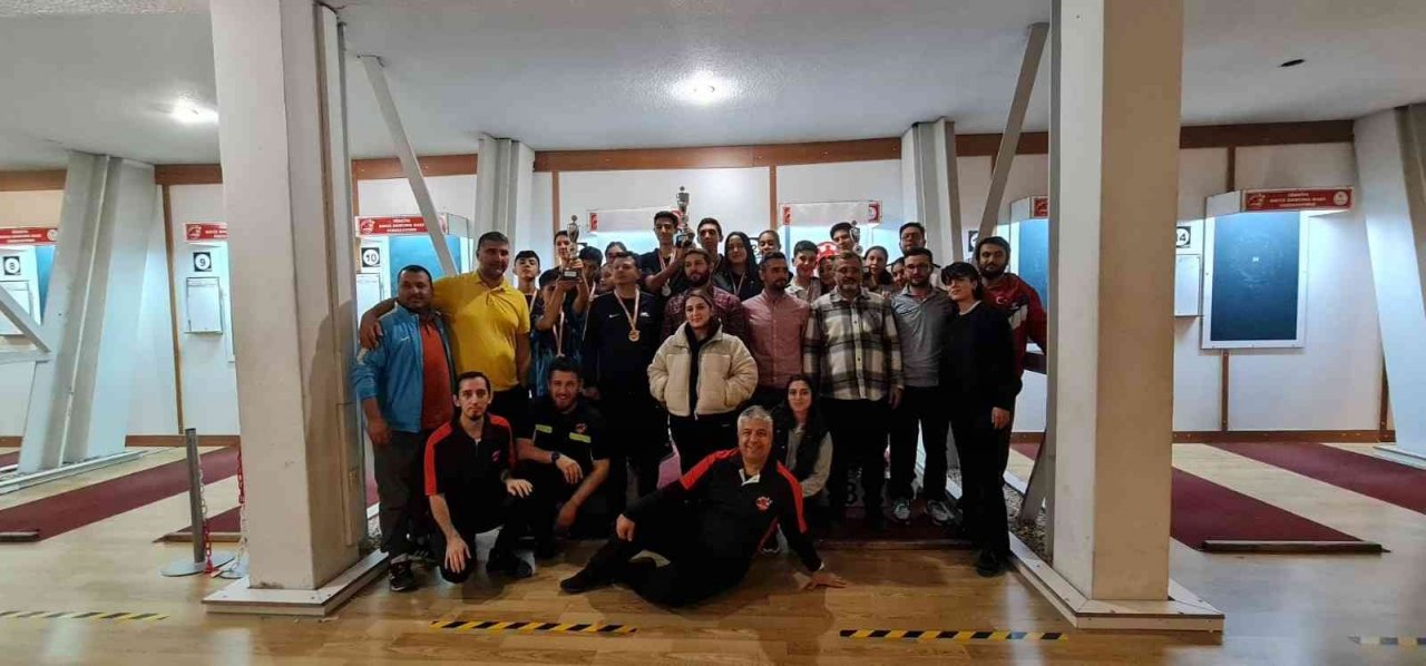 Denizlili dartçılar şampiyonada dereceleri kaptırmadı