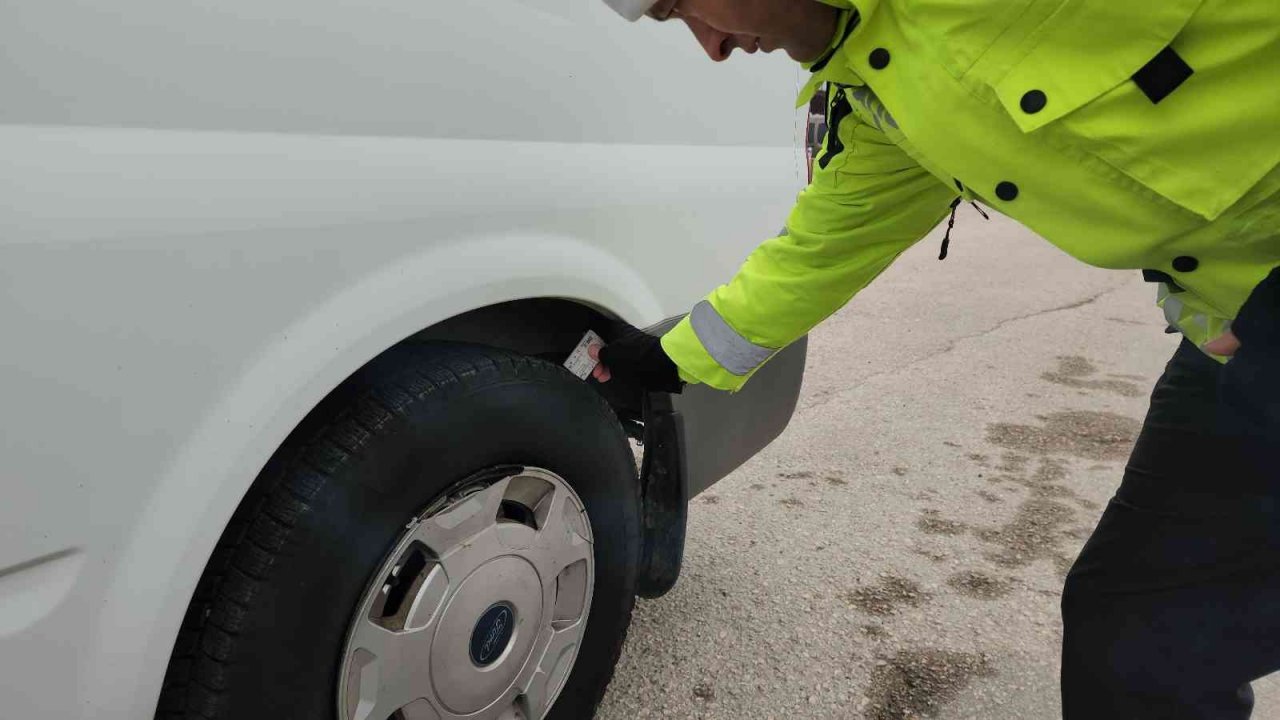 Karabük’te zorunlu ‘kış lastiği’ denetimleri başladı