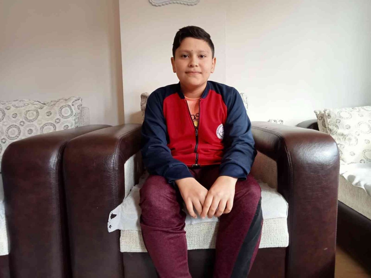 Başıboş köpeğin saldırısına uğrayan 12 yaşındaki çocuk ölümden döndü