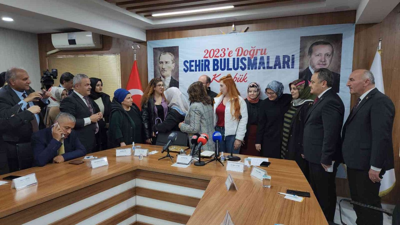 25 kişi İYİ Parti’den istifa edip AK Parti’ye geçti