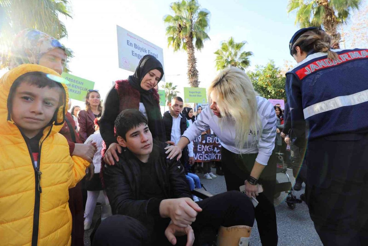 Akdeniz Üniversitesi’nde, ’Sevginle Engel Yok Spor Kültür ve Sanat Şenliği’ düzenlendi