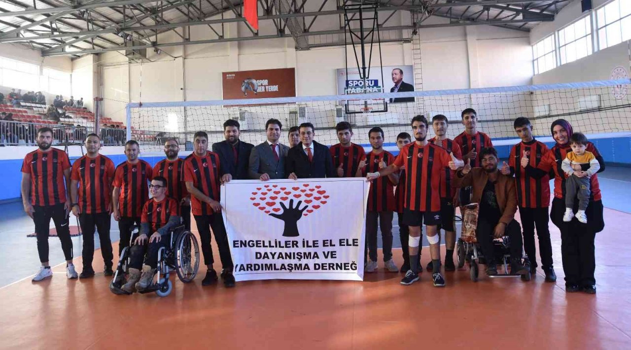 Ahlat’ta engellilere yönelik voleybol dostluk maçı düzenlendi