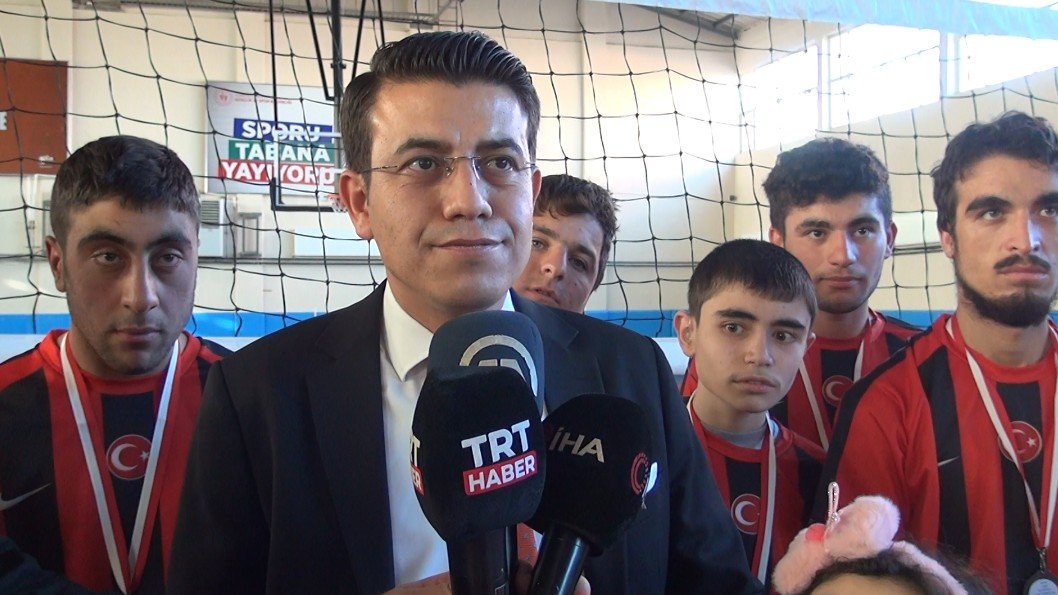 Ahlat’ta engellilere yönelik voleybol dostluk maçı düzenlendi