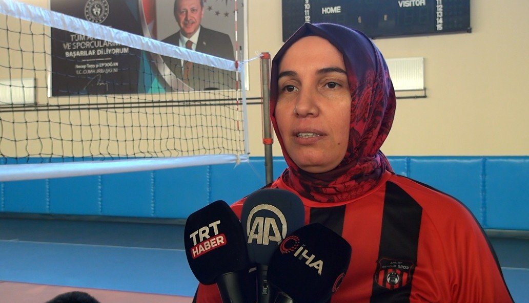 Ahlat’ta engellilere yönelik voleybol dostluk maçı düzenlendi