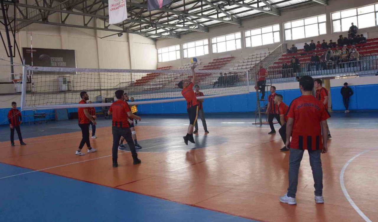 Ahlat’ta engellilere yönelik voleybol dostluk maçı düzenlendi