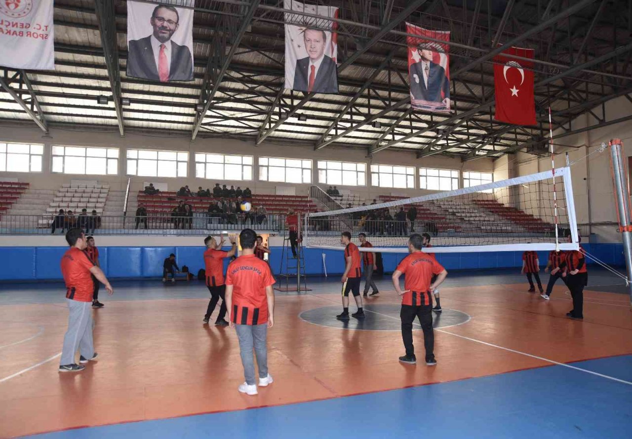 Ahlat’ta engellilere yönelik voleybol dostluk maçı düzenlendi