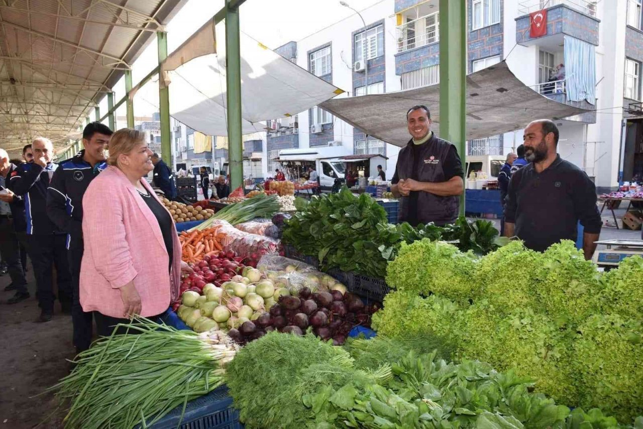 Başkan Hülya Erdem, pazarcı esnafının sofrasına konuk oldu